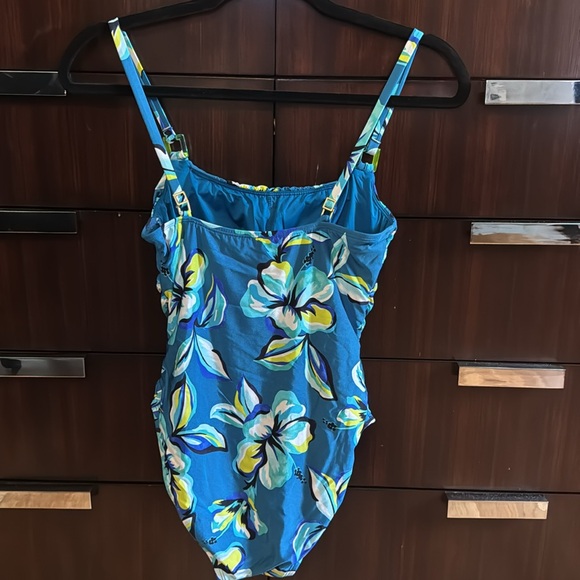 La Blanca Women's Fiji Tropics Lingerie One Piece Swimsuit. - Picture 4 of 6